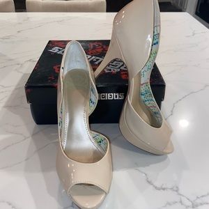 Ivory Fergalicious Pumps